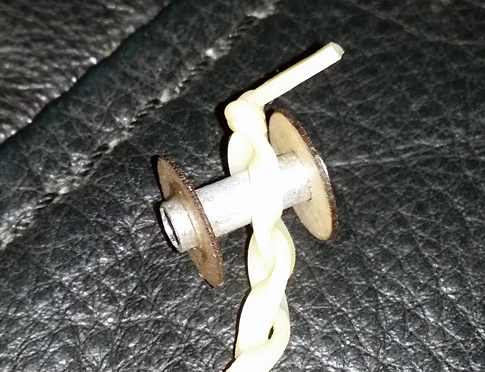 Peanut bobbin with braided loop of 3/32nd rubber mounted